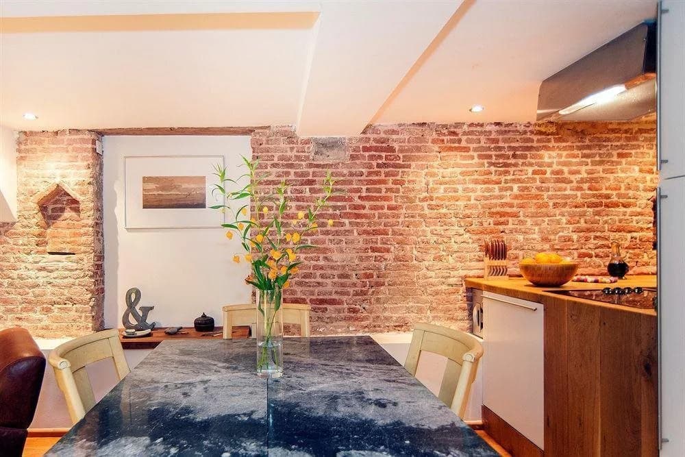 Oak and Marble Residence - photo 16
