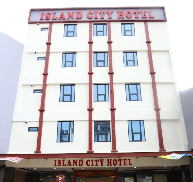 Capital O 90897 Island City Hotel - photo 1