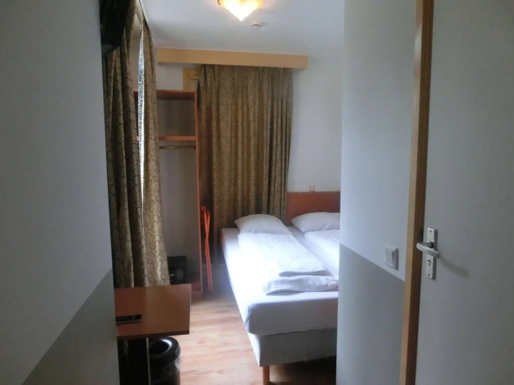 Orange Tulip Hotel Amsterdam - Hostel - photo 2