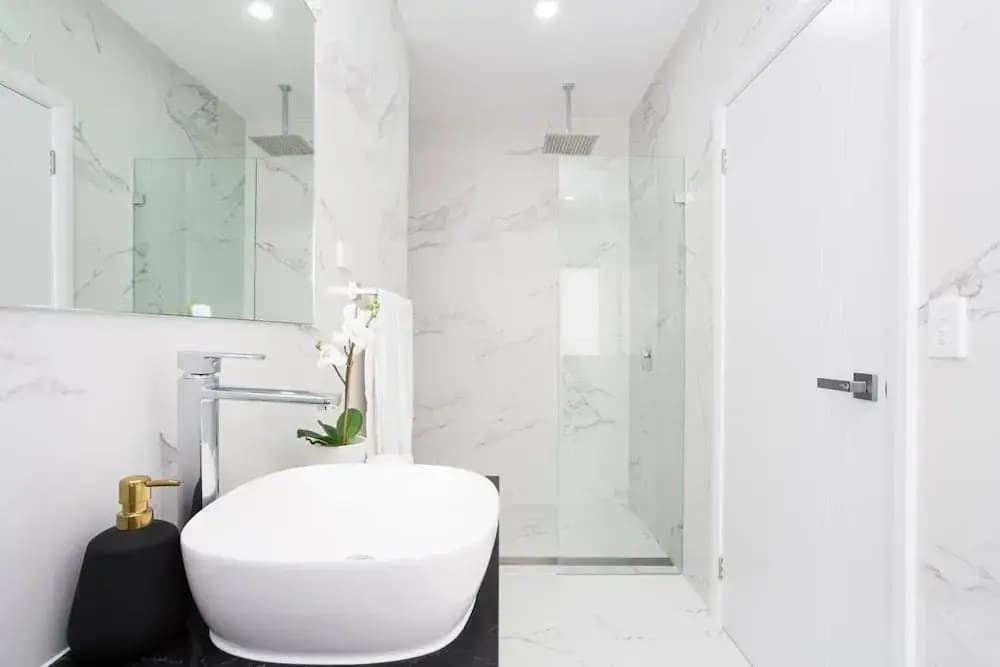 5 Bedroom Sydney Mansion with Parking - photo 7
