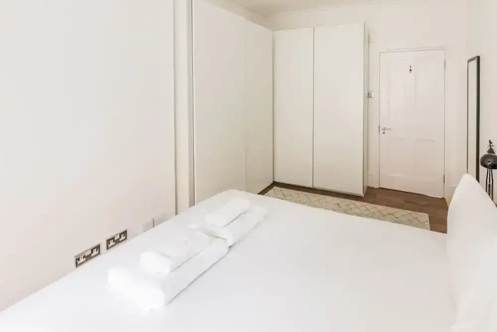 Eson2 - Charming 3 Bedroom Flat in Chelsea - photo 2