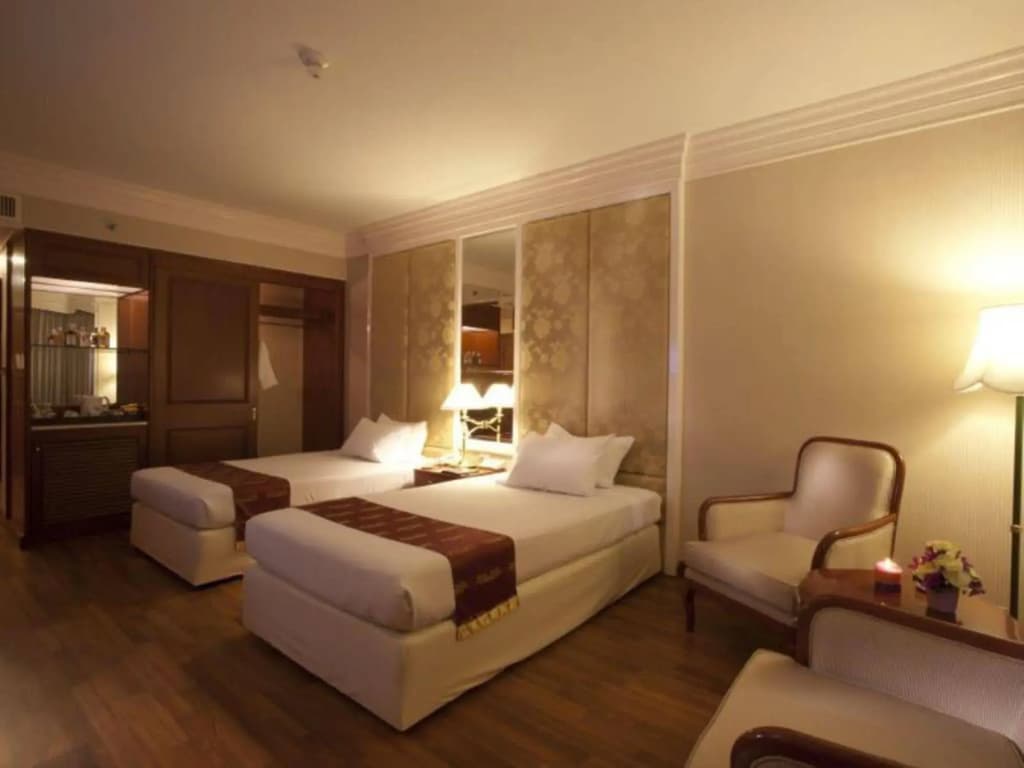 Emerald Hotel Bangkok - photo 6