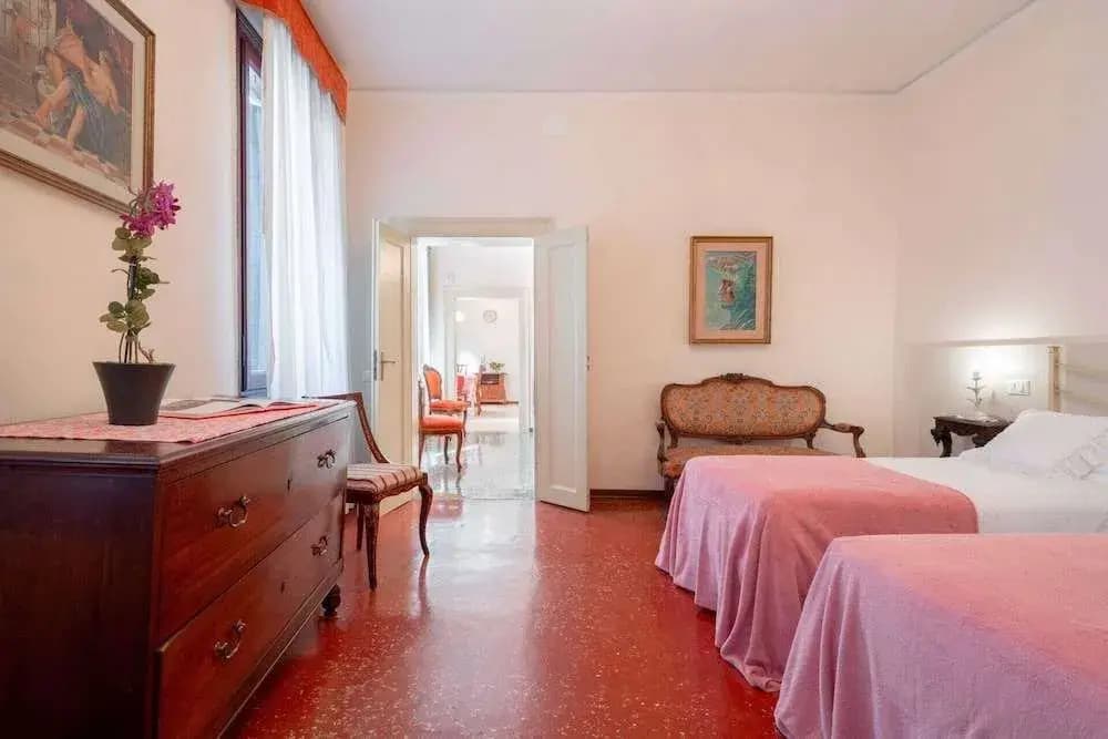 The Arsenal Large Apartment - photo 3