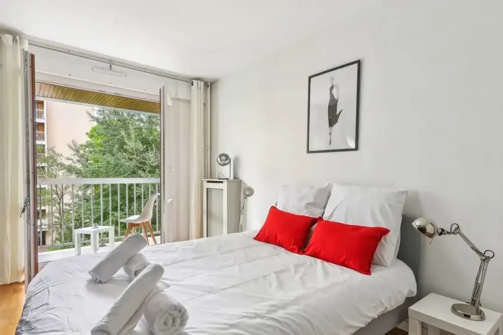 Spacious Apartment With Balcony -11th- Mobility le - photo 1