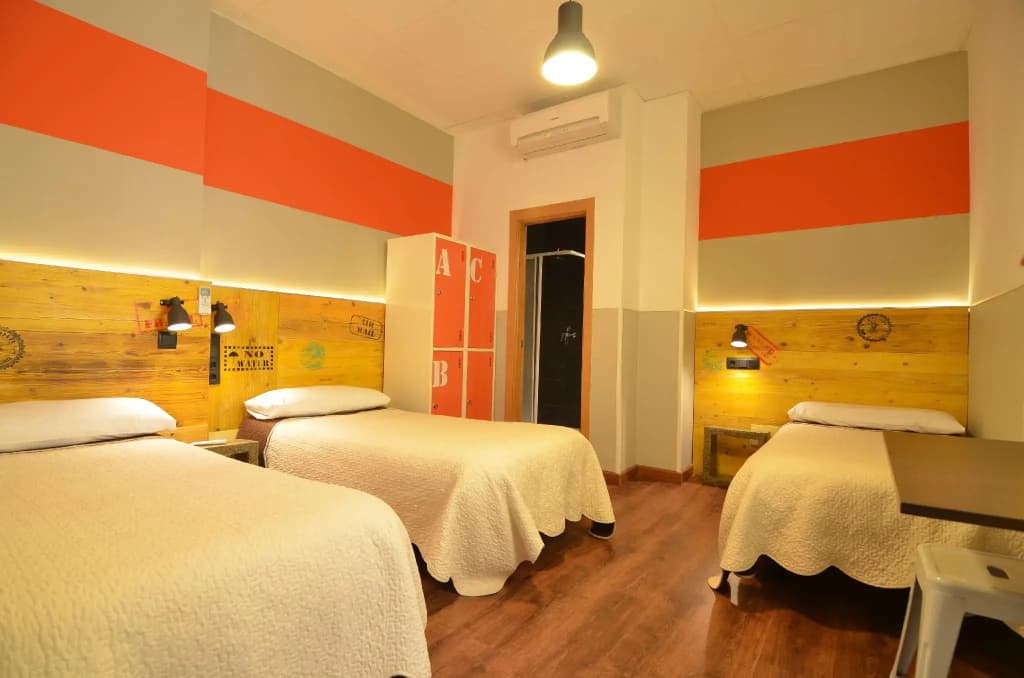 Far Home Atocha Hostel - photo 5