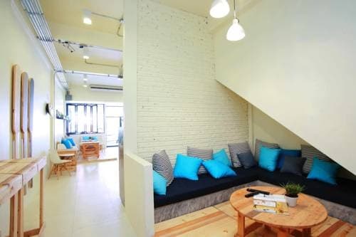 2W Cafe & Hostel - photo 10