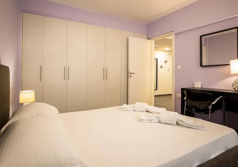Exceptionally located apartment in Plaka - photo 2
