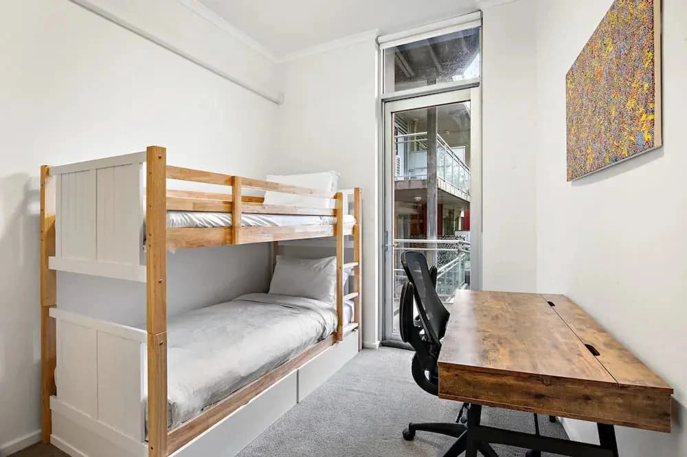 Peaceful 2-bed Apartment With Gym & Pool - photo 1