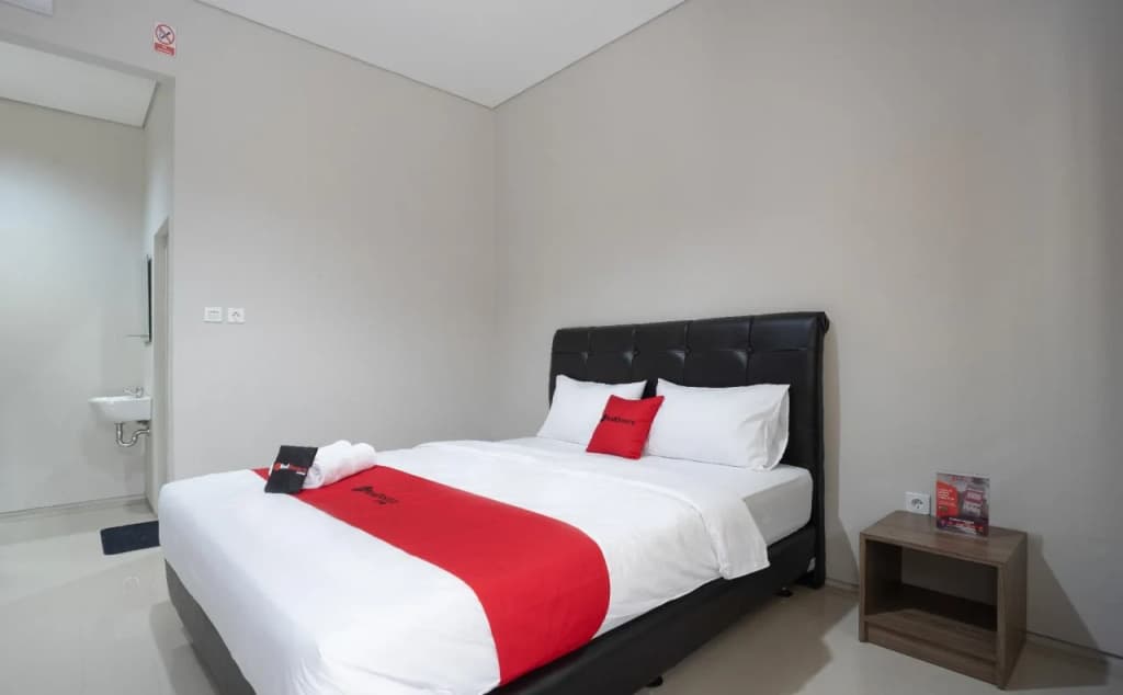 RedDoorz near Roxy - photo 8
