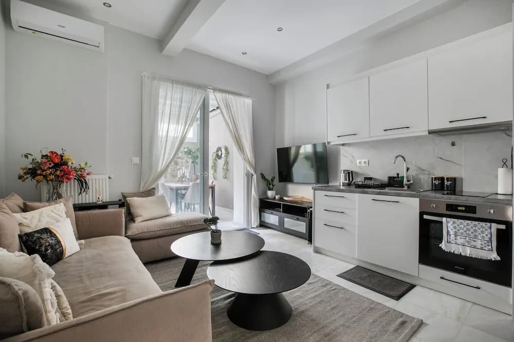 Kolonaki Cocoon - 2-BR Stylish Apt - photo 21