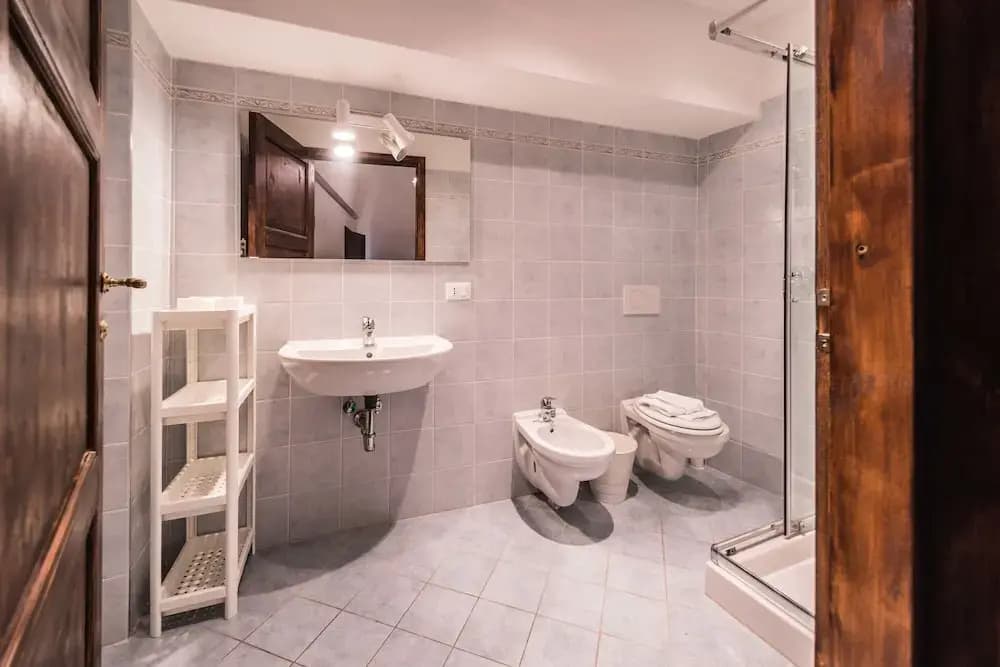 Close to The Duomo Exquisite 4BD - photo 7