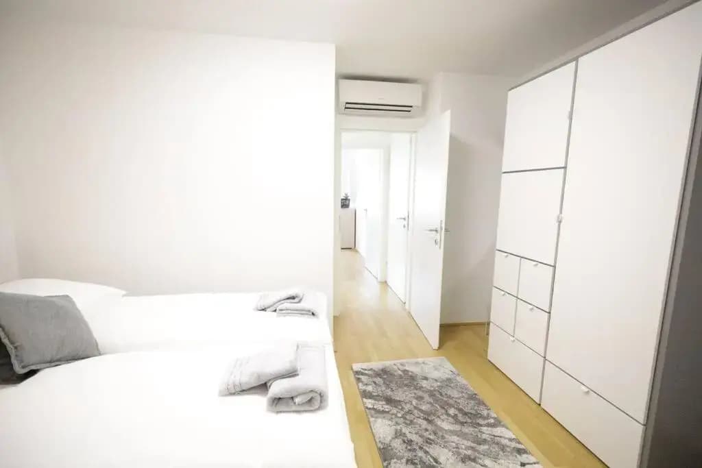 Charming Flat & Balcony near CentralStation Apt15 - photo 11