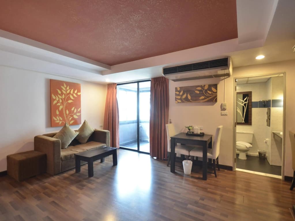 The Heritage Sathorn Suite Hotel - photo 4