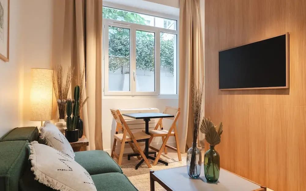 AC Apartment With Terrace in the Center of Paris - photo 2