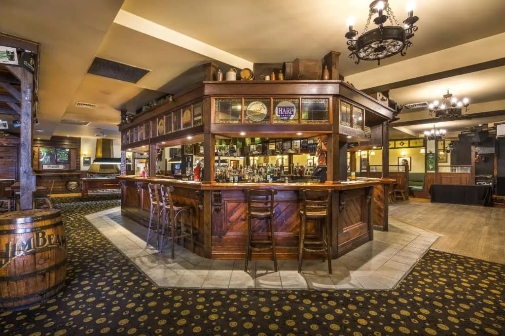 Nightcap at Monash Hotel - photo 18