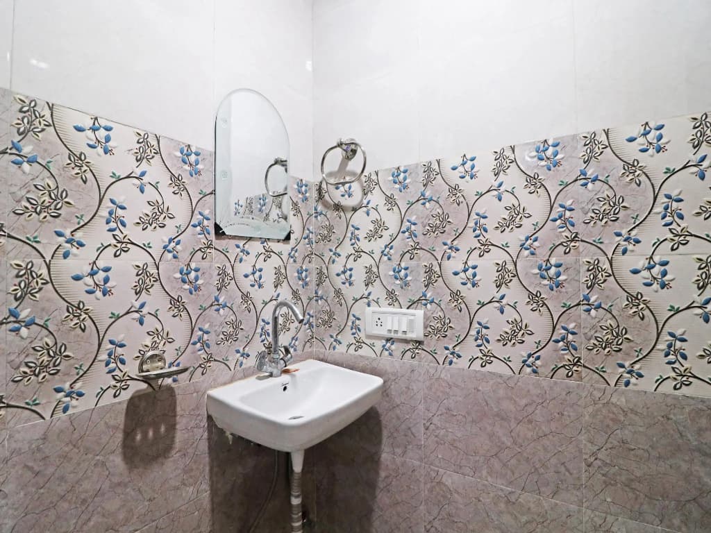 OYO 46446 Madho Palace - photo 9