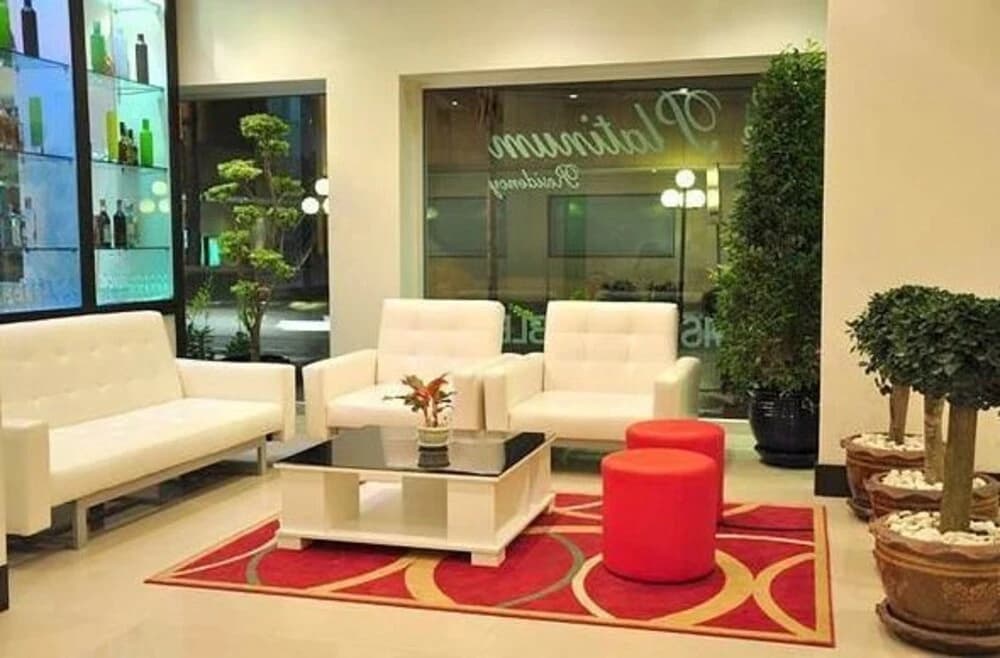 Le Platinum Residency - photo 2