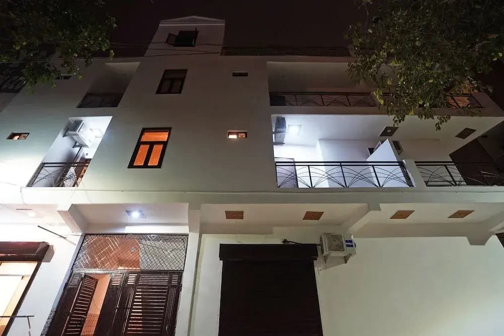 OYO 46922 Qlark White Palace - photo 1