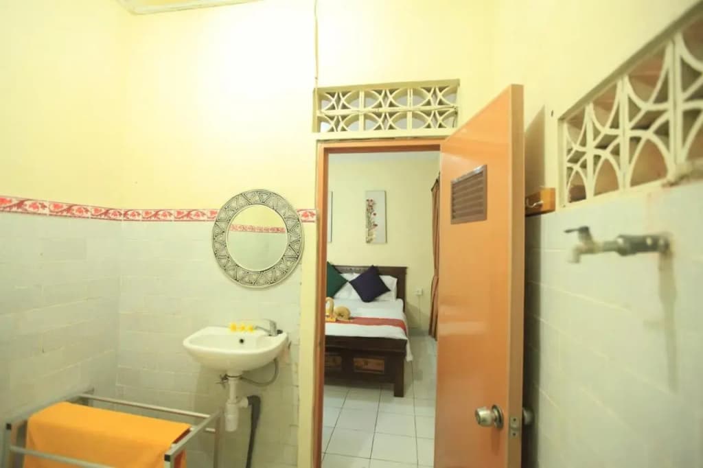 Liang House and Hostel - photo 9