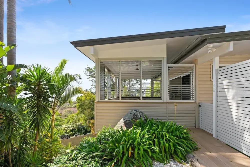 Luxury 2-bed With Ocean Views and Garden - photo 7