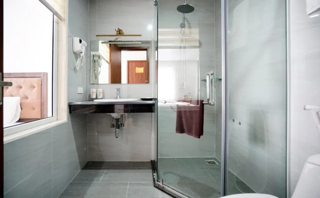 Halong Centrica Hotel - photo 9