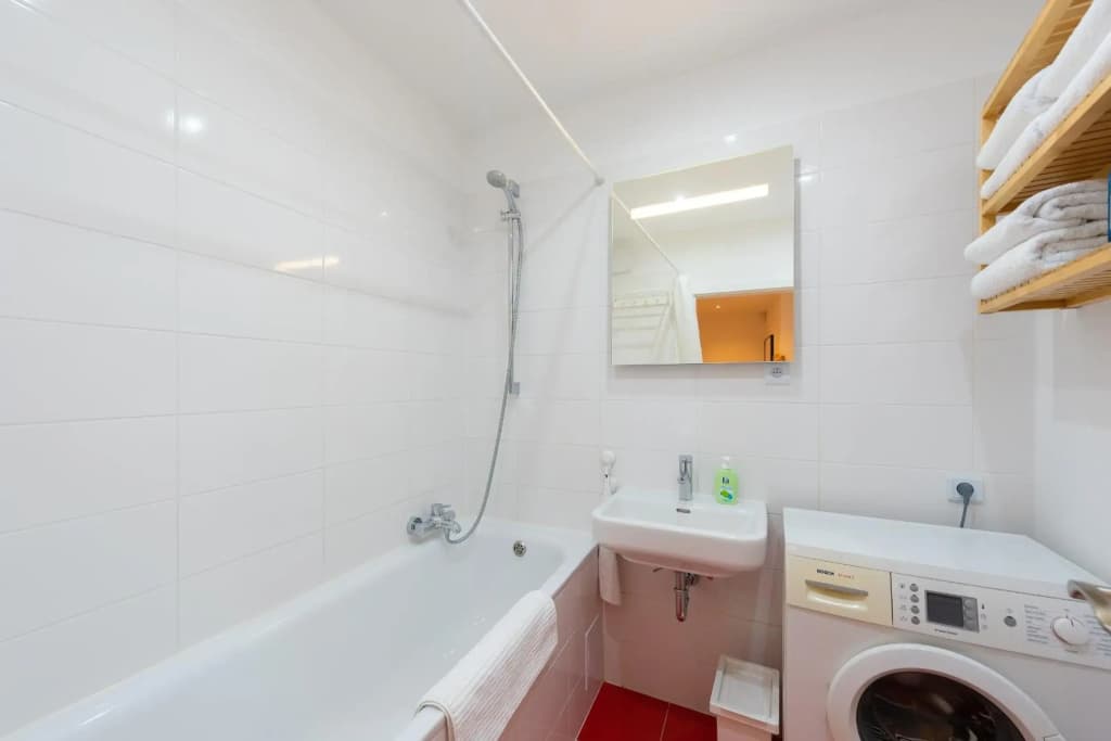 BRIGHT CHARMING Apt with TERRACE, PARKING & AirCo. - photo 8