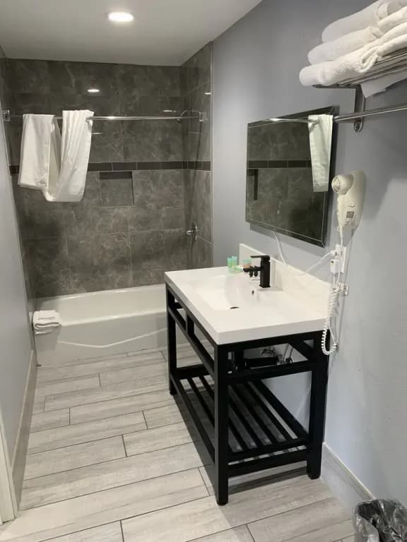 Willow Tree Inn  Suites - photo 11