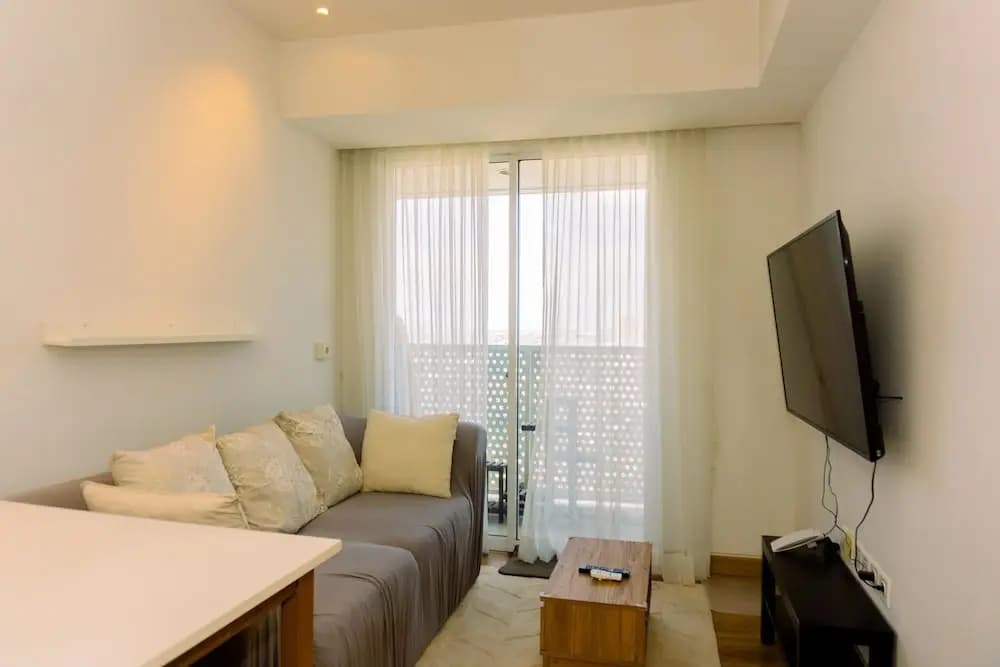 Spacious 1BR with Japandi Design at West Vista Apartment By Travelio - photo 4