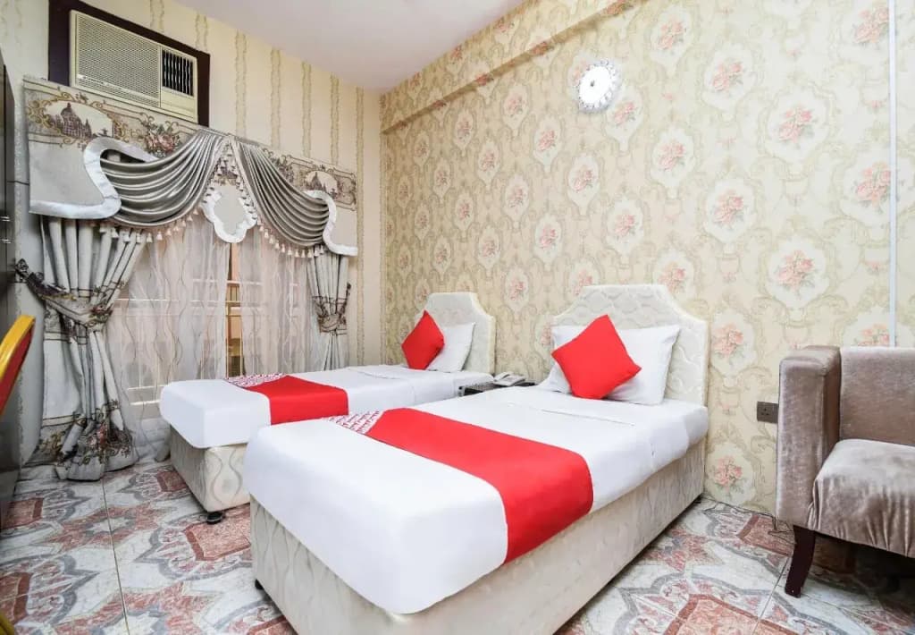 Lapaz Hotel by OYO Rooms - photo 7