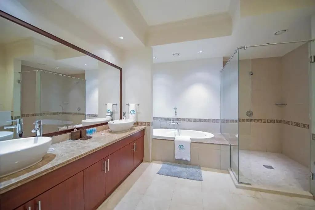 Luxurious 3BR Townhouse with Maid's & Private Pool in Palm Jumeirah - photo 10