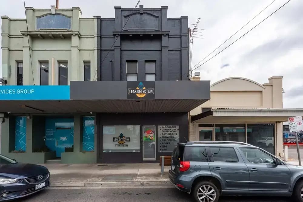Unique 2BR Converted Storefront APT in Alphington! - photo 14