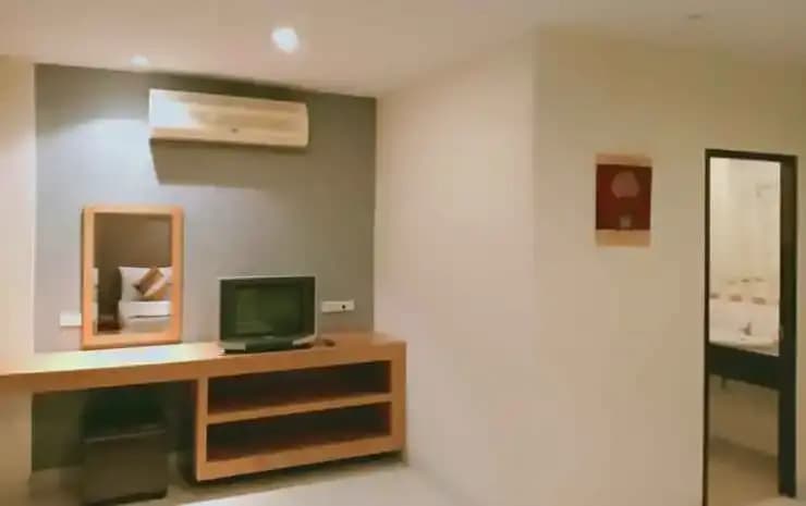 Sena House Paholyothin 30 - main photo