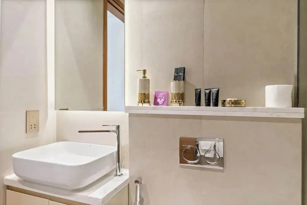 Brand New Stylish Unit near Circle Mall - photo 10