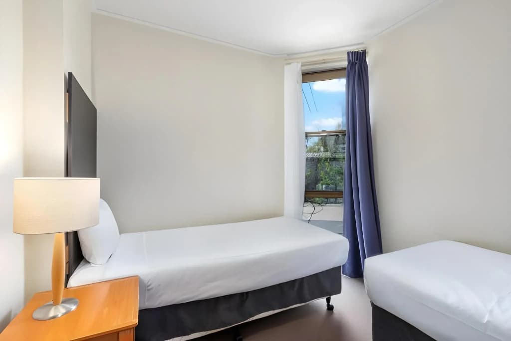 Knox International Hotel & Apartments - photo 2