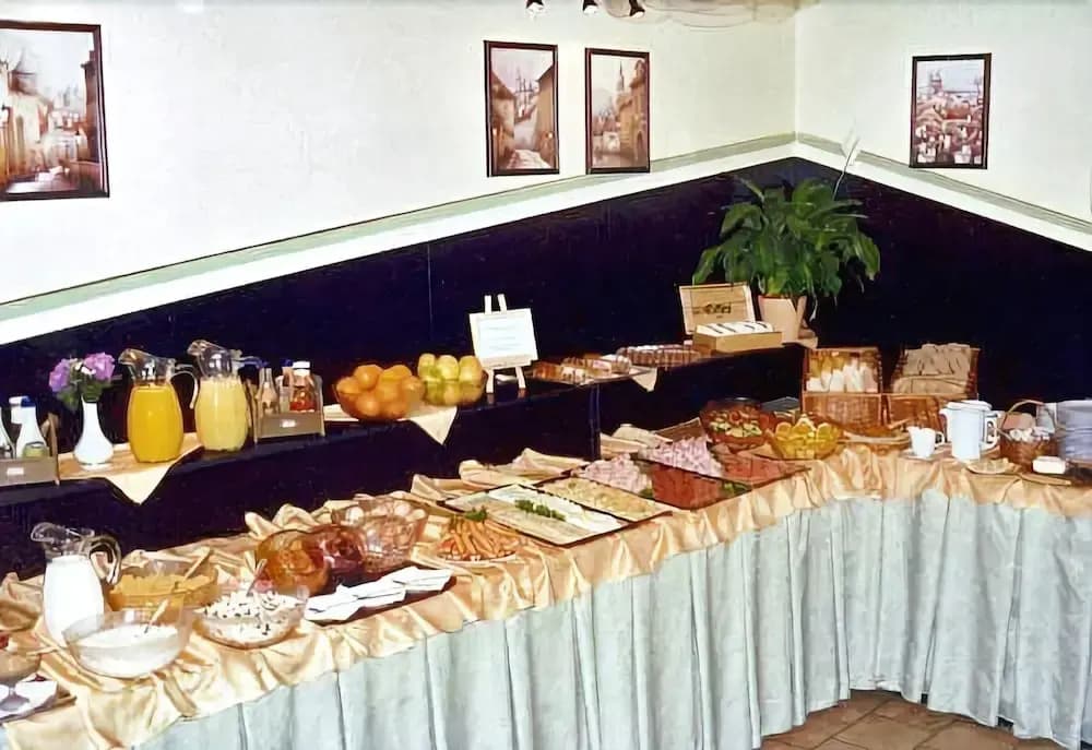 EA Hotel Jasmín - photo 11