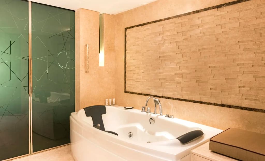 Le Meridien Dubai Hotel & Conference Centre - photo 12