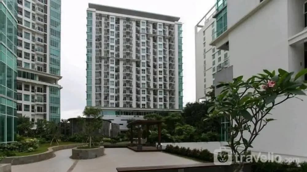 Comfy 2BR Apartment at Woodland Park Residence - photo 12