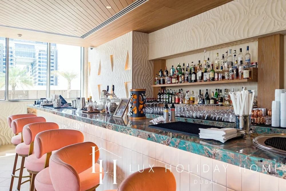 LUX Iconic Views at Palm Tower Suite 2 - photo 9