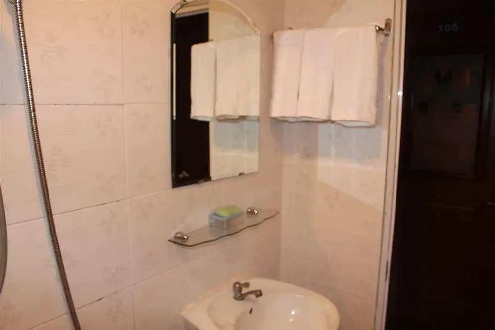 Yen Nam Hotel Hoang Van Thu - photo 10