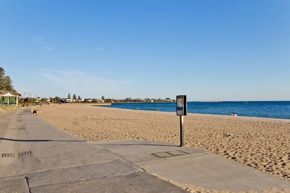 Elwood Seaside 2 Bed Retreat - photo 11