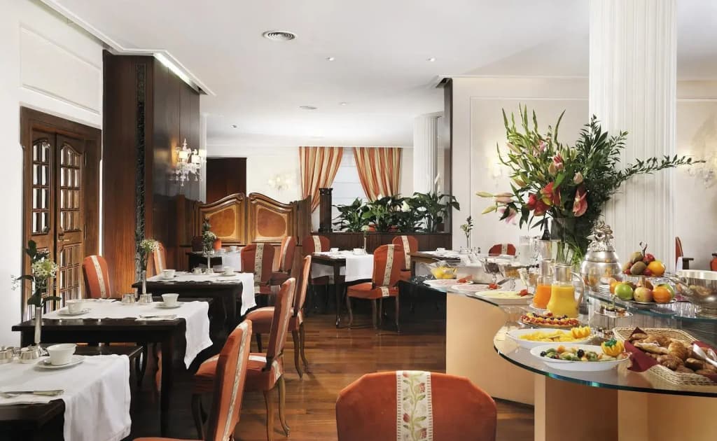 Hotel De La Ville - photo 21