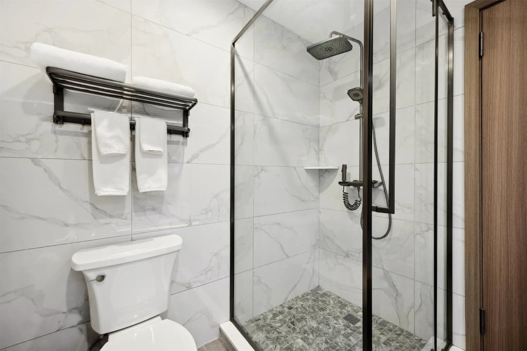 Ramada by Wyndham Flushing Queens - photo 9