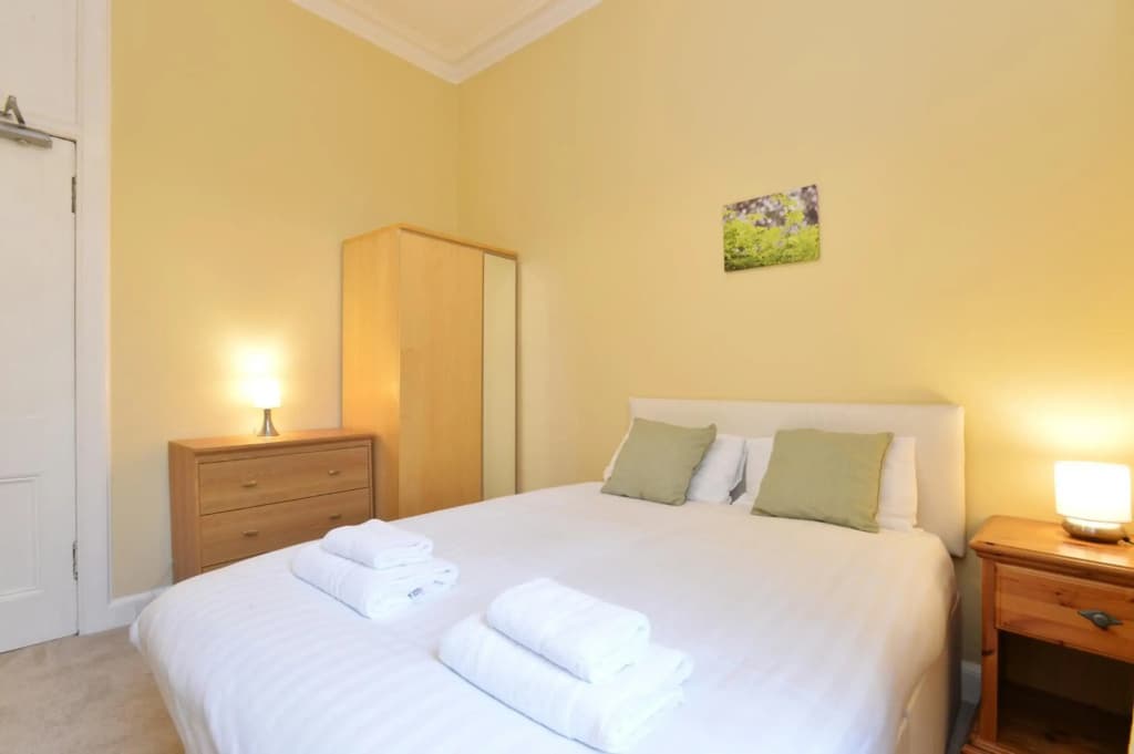 Executive 3 bed in The Meadows - photo 3