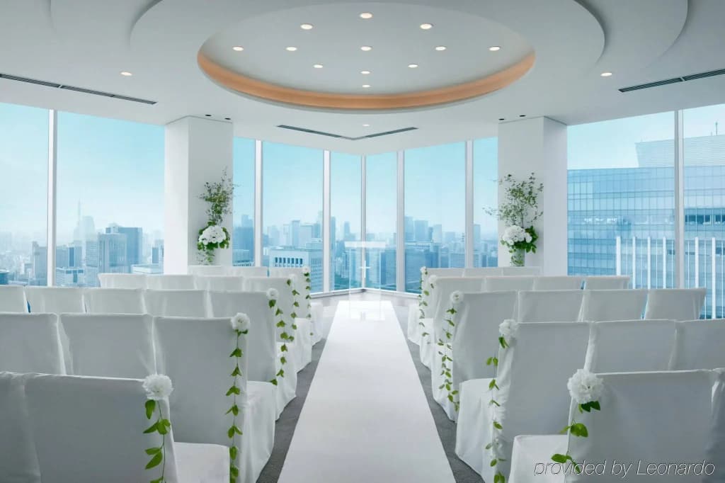 Four Seasons Hotel Tokyo at Marunouchi - photo 16