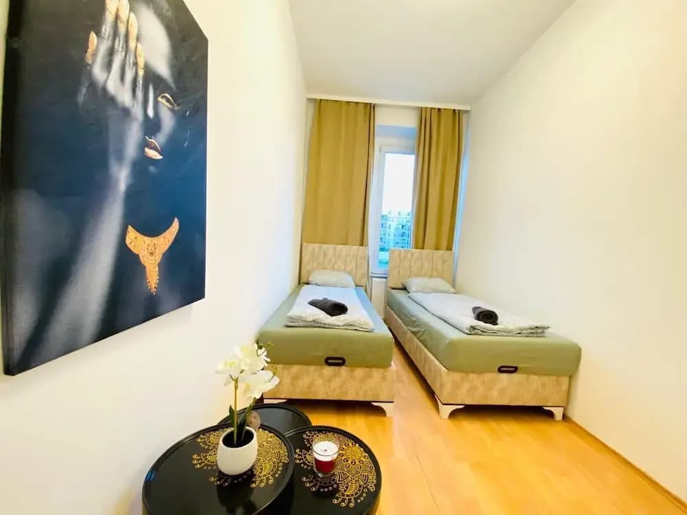 Rooms in Cozy 4BR Shared Apt Central - photo 40
