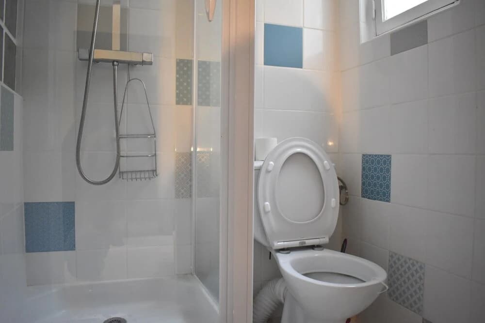 Spacious 1 Bedroom Apartment in Sacré Coeur - photo 11