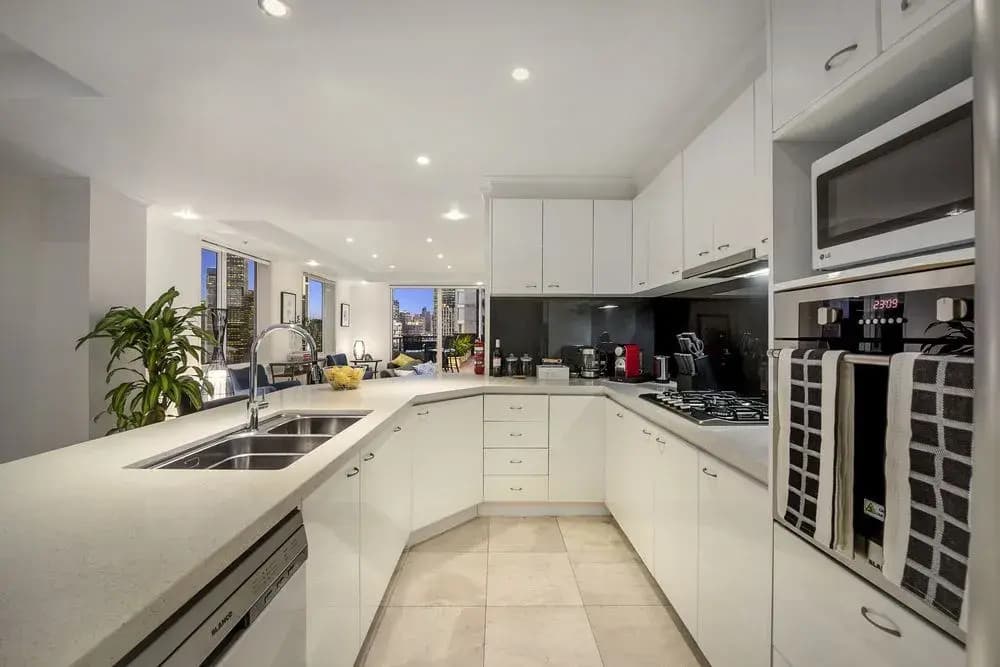 3 Bedroom Inner City Penthouse - photo 14