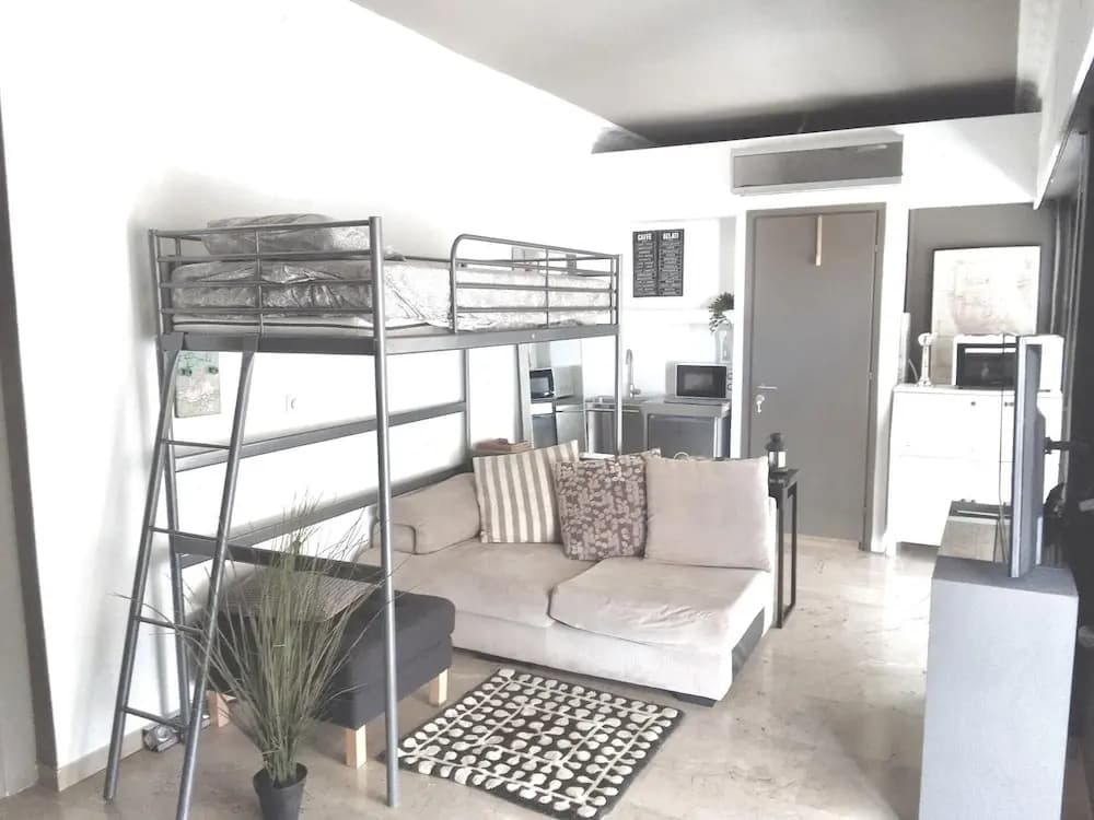 Impeccable 3-bed Apartment in Athens - photo 2