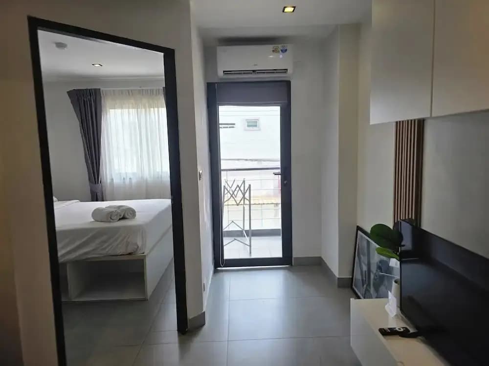 Bright & Breezy -1BR T1 211 - photo 3