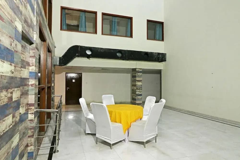 OYO 26911 Kcg Hotels - photo 12